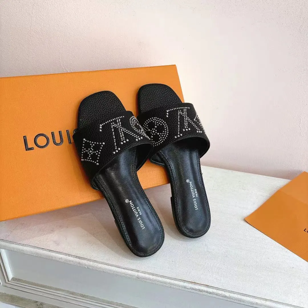 👟👟Ex-factory price 360👟👟 2025Lv rivet series slippers 35-43 available in seven colors